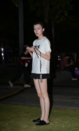 2306-1144=77√纤细美腿女生