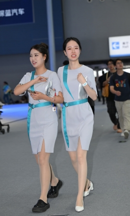 2306-1339=33√丝袜好闺蜜