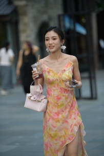 2306-146=如此清新漂亮小姐姐喜欢吗-原图89P/1.80GB.