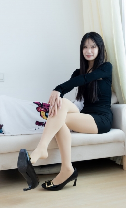 【物恋摄影】2298期：菜菜-高跟鞋、厚肉丝、肚子痛揉肚子剧情