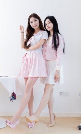 【物恋传媒】2591期：泡泡橙子-高跟鞋、油亮薄肉丝粉色丝吊带袜、jk制服、剧情