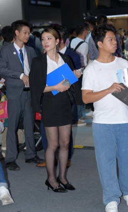 2306-1497=31√应该是高级销售员