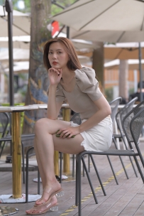 白裙美女【套图+视频】