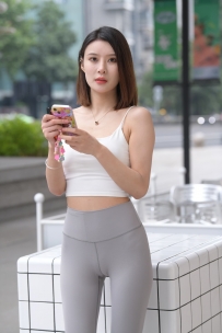 灰色瑜伽裤美女【套图+视频】