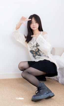 【物恋传媒】2608期：萌萌-马丁靴、薄黑丝（脚尖加固款）