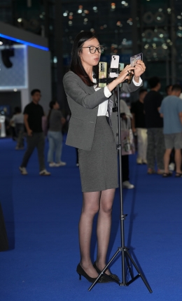 2306-2590=86√韵味熟女黑丝相当有味道