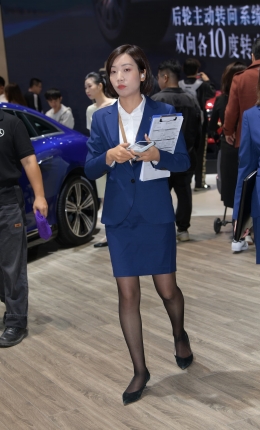 2306-1475=60√短发黑丝销售员