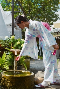 【织梦映像】树下酒馆 · 和服少女 80张+视频5分钟/2.01GB