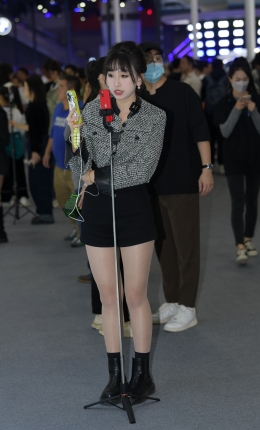 2306-1479=62√肉感肉丝，靓丽女主播