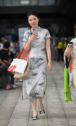 2306-2344=64√优雅知性，旗袍肉丝平底鞋素人