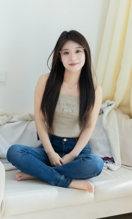 【物恋摄影】2303期：闪闪-帆布鞋、短黑丝（脚尖加固款）、自然穿着白棉袜、裸足