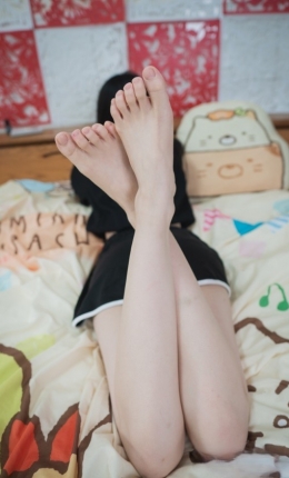 【Limerence】新人阿零 初次居家感拍攝體驗 112P+4K足部潤滑影片