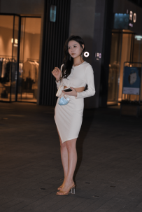 2210-776=白裙-105P+视频/3.21GB