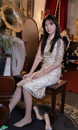 【甜予摄影】128期：璇璇-拖鞋、高跟鞋、薄灰丝黑丝、踩小房子