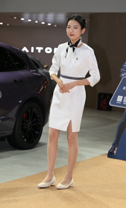 2306-2222=83√哟，真想和她同居呢