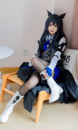 【袜啵啵】675期：甜甜圈-靴子、纯白棉袜、薄黑丝、cos明日方舟（缄默得克萨斯）