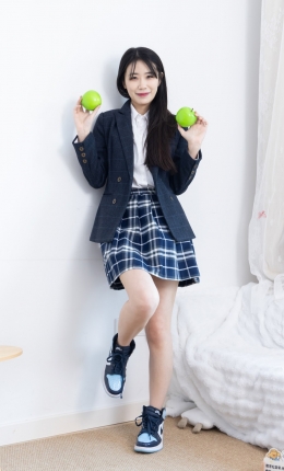 【物恋传媒】2630期：菜菜-皮鞋、薄灰丝（脚尖加固款）、裸足、jk制服