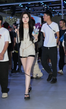 2306-1419=93√洗澡水都是干净而清甜的