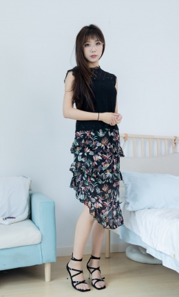 【物恋传媒】2546期：泡泡-三双高跟鞋、薄肉丝（脚尖透明款）、裸足