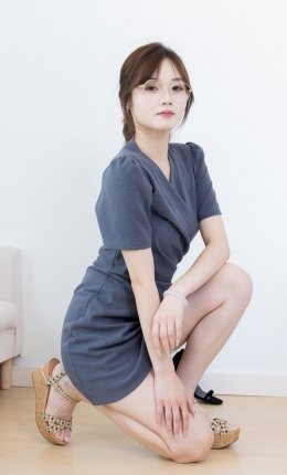 【物恋传媒】2413期：橙子-三双高跟凉鞋、薄肉丝（脚尖透明款）、裸足