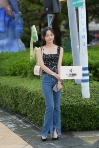 2306-327=牛仔长裤美眉-54P/1.17GB.