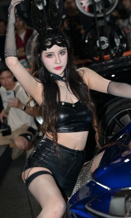 2306-846=194√魅力四射，性感皮热裤