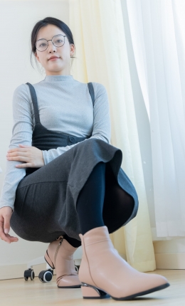 【物恋传媒】2533期：茯苓-短靴、厚黑丝、皮筋绑脚老头乐挠脚剧情