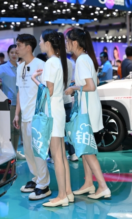 2306-1338=30√笔直美腿丝袜小姐姐