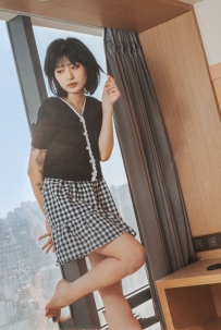 【limerence】Yuni白浓乳液足疗午后时光-142P+12min4K影片