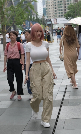 2306-1913=82√丰满美女