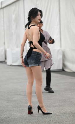 2306-2414=120√肉丝热裤BB酱