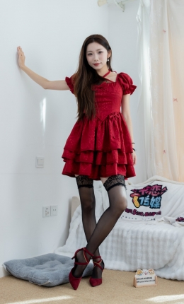 【物恋传媒】2686期：泡泡-高跟鞋、油亮薄黑丝吊带大腿袜（脚尖透明款）、扫腿舞