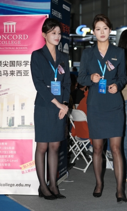2306-2752=40√黑丝OL制服美女