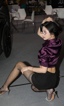 2306-1923=155√性感御姐型黑色点点丝美女