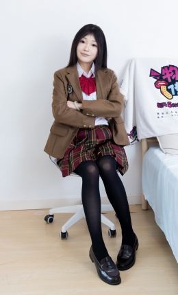 【物恋摄影】2367期：嘟嘟-皮鞋、厚黑丝、jk制服、皮筋绑脚老头乐挠脚剧情