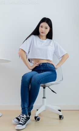 【物恋摄影】2293期：小竹-匡威帆布鞋、粉色船袜、肚子疼揉肚子剧情