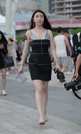 2306-1113=72√吊带裙美腿美女