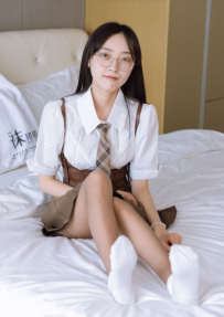 [袜啵啵] 133期：稚予-高跟长靴 白棉袜 咖啡丝 [140P/1V/5.34GB]