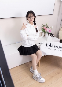 [袜啵啵]368期：甜甜圈-运动鞋、白棉袜、油亮肉丝（脚尖透明款）