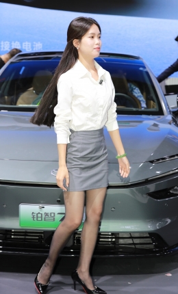 2306-2965=91√黑丝白衬衫主播