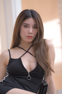 性感黑裙美女【套图+视频】