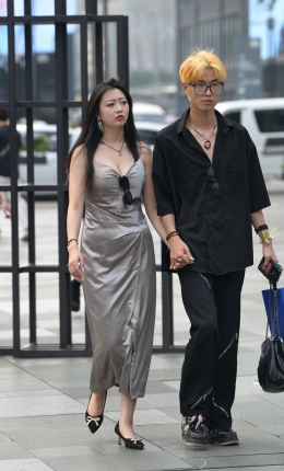 2306-1632=60√风韵女子