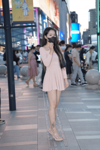 2210-450=粉裙小姐姐-64P+视频/1.06GB