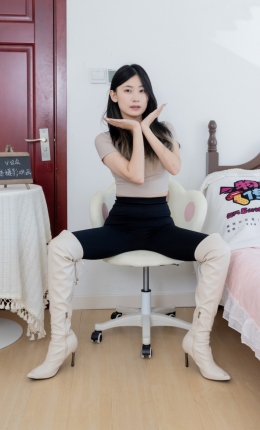 【物恋传媒】2669期：贝壳-高跟长靴、短白棉袜、裸足