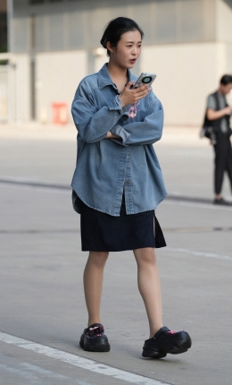 2306-2331=88√车展篇-礼仪肉丝这鞋子差评