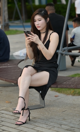 2306-916=102√性感美腿美足美女