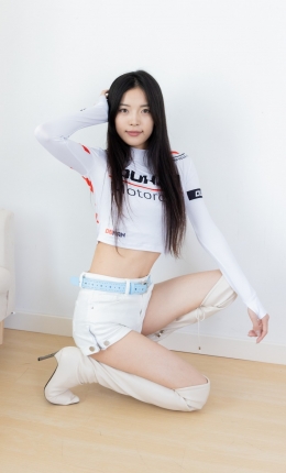 【物恋传媒】2575期：茯苓-高跟长靴、白棉袜、裸足