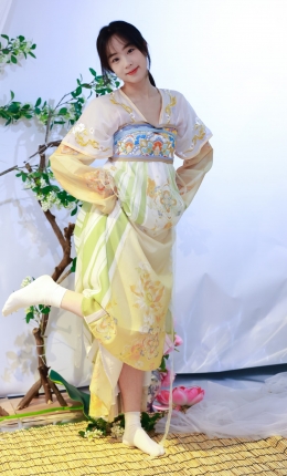 【绮梦摄影】007期：Aubrey [168P+27分]