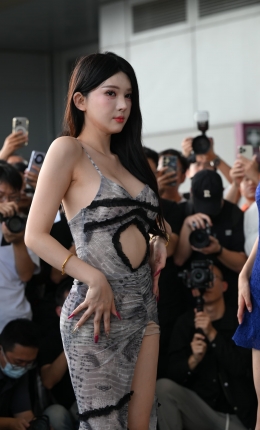 2306-2178=152√网红（妍熙）