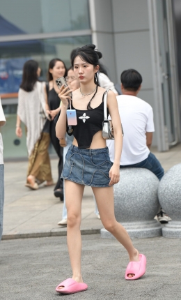 2306-1593=48√连体小背心，勒好紧的这种